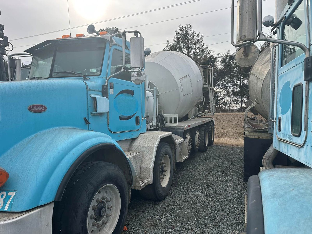 2005 Peterbilt 357 Concrete Mixer - photo 6