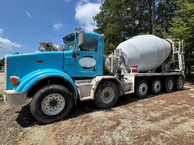 2006 Peterbilt 357 Concrete Mixer - photo 2