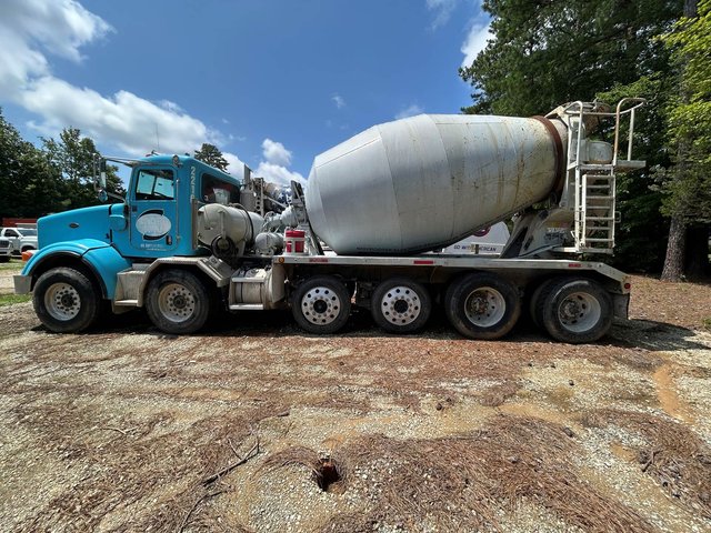 2006 Peterbilt 357 Concrete Mixer - photo 3