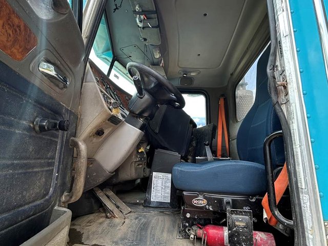 2006 Peterbilt 357 Concrete Mixer - photo 6