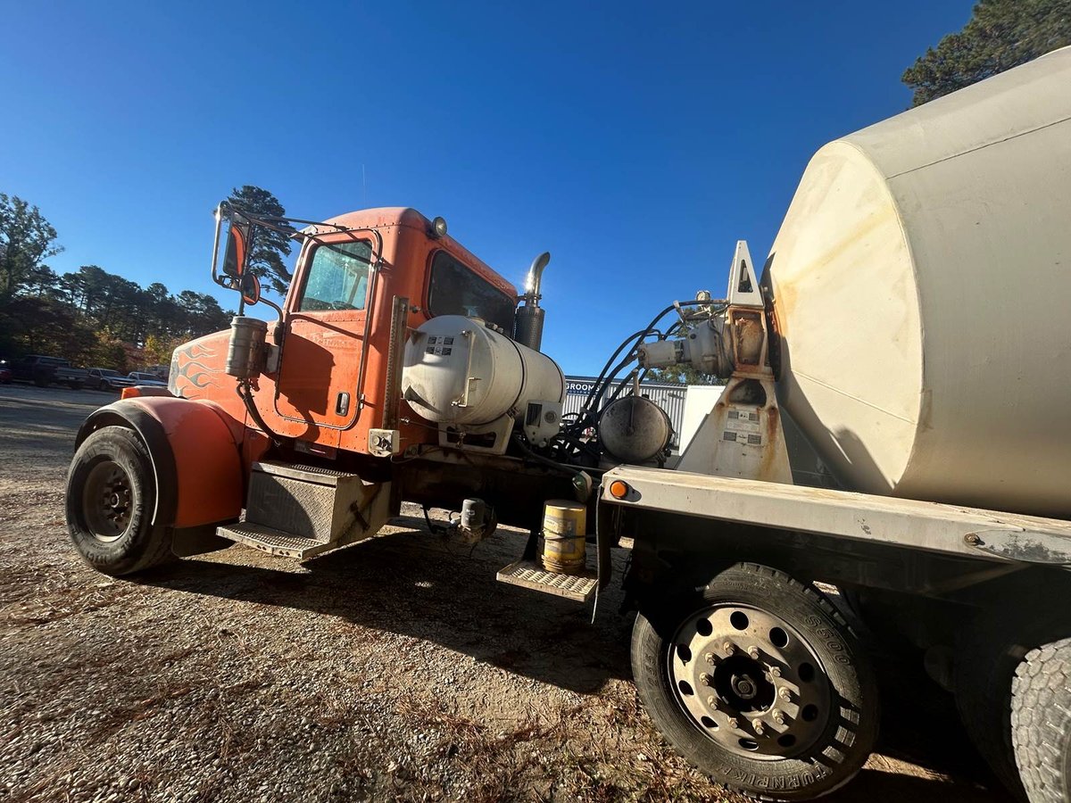 2007 Peterbilt 357 Concrete Mixer - photo 3