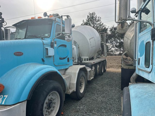 2008 Peterbilt Concrete Mixer - photo 1