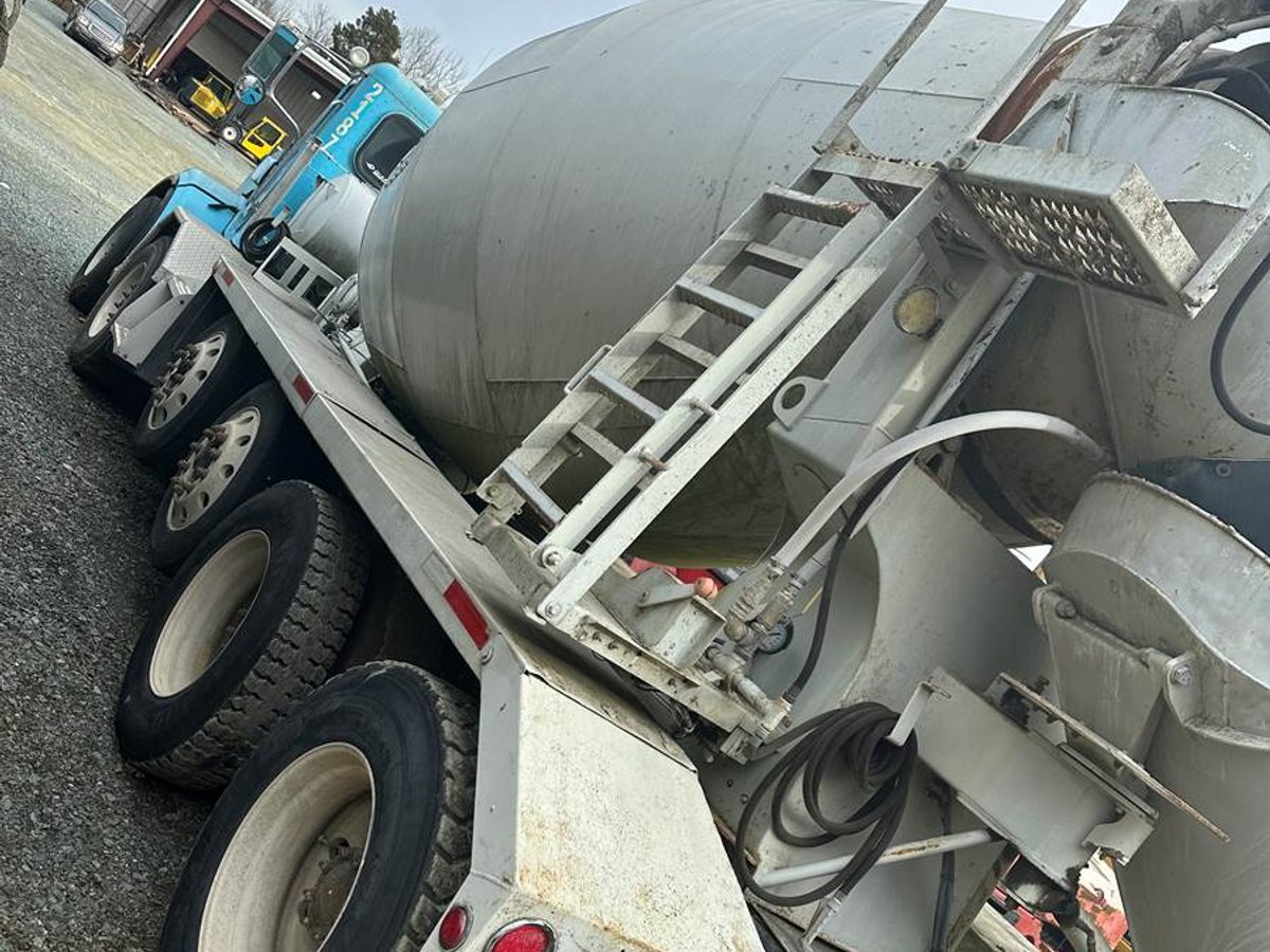 2008 Peterbilt Concrete Mixer - photo 3