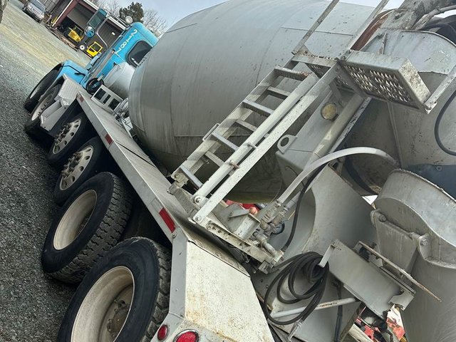 2008 Peterbilt Concrete Mixer - photo 3