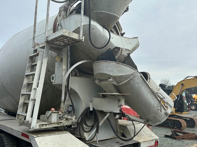 2008 Peterbilt Concrete Mixer - photo 4