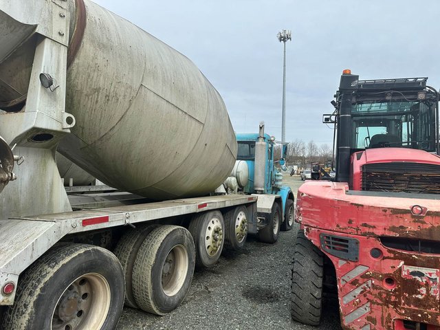 2008 Peterbilt Concrete Mixer - photo 5