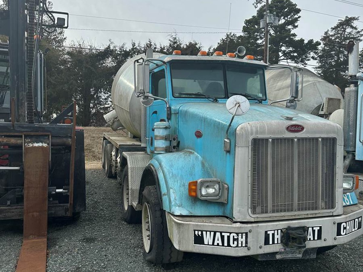 2008 Peterbilt Concrete Mixer - photo 6