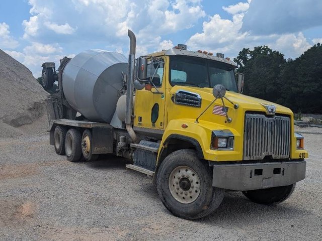 2017 Western Star 4700 Concrete Mixer - photo 1