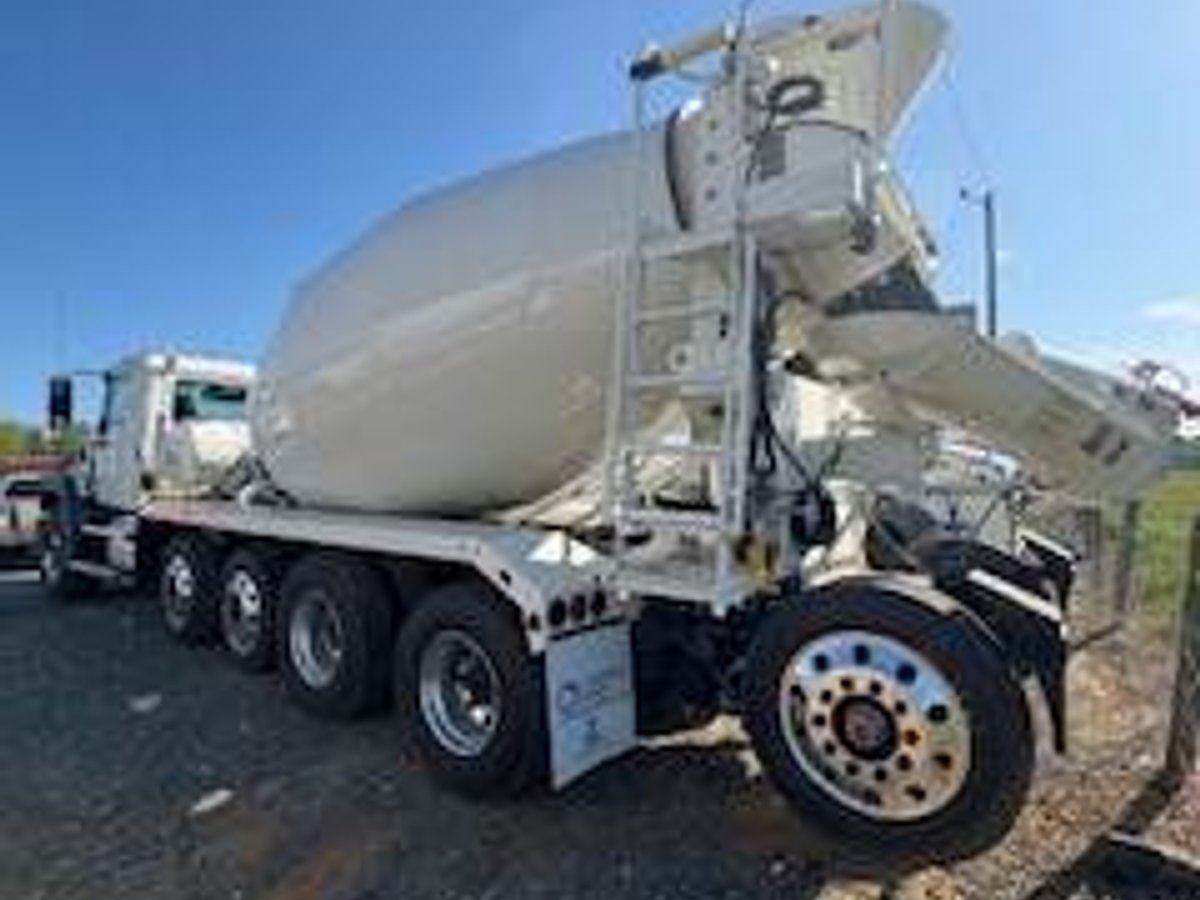 2025 Mack Granite Concrete Mixer - photo 4