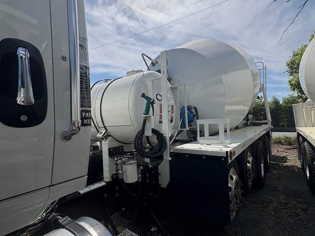 2026 International HX620 Concrete Mixer - photo 7