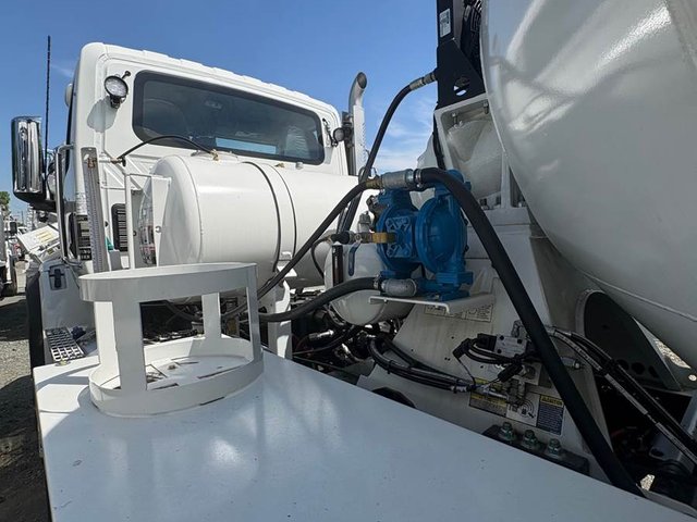 2026 International HX620 Concrete Mixer - Continental 10.5 YD Body - photo 3